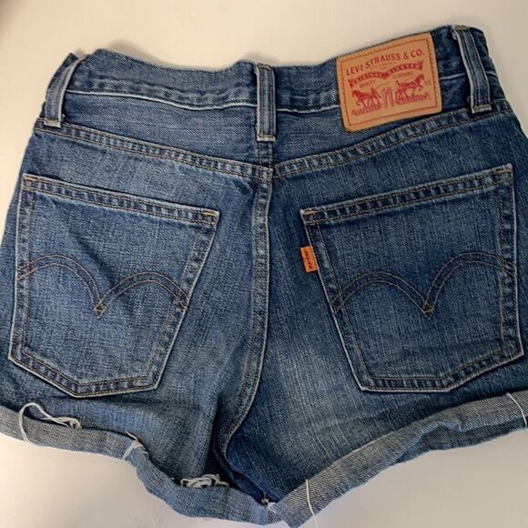 Levi’s Cut Off Jean Shorts Size 24 Medium Wash - Picture 2 of 5